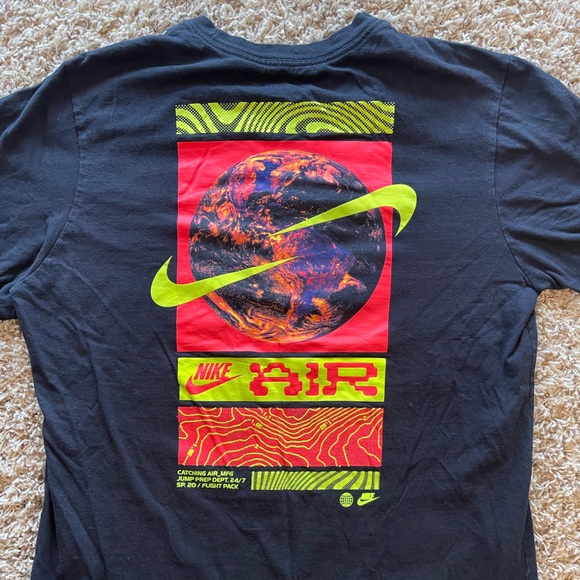 Nike Air men’s medium t-shirt, black with fluorescent red and yellow - Picture 2 of 3